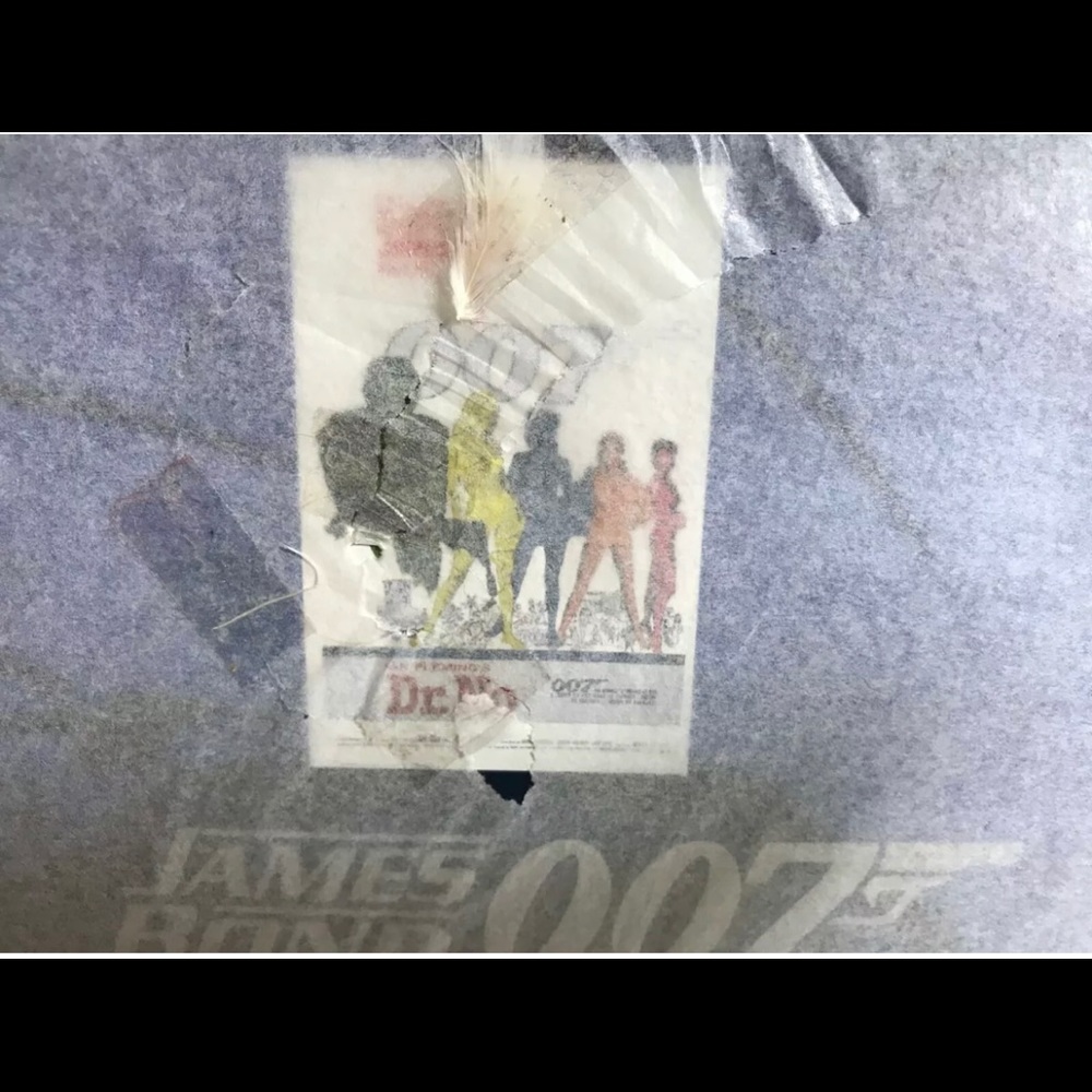 Mint sealed TISSUED James Bond 007 Barbie set - Picture 10 of 10